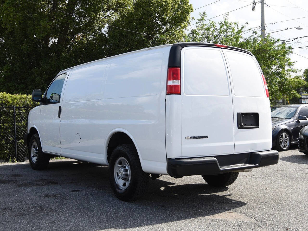 Used 2021 Chevrolet Express 2500 w/ Driver Convenience Package RWD image 10