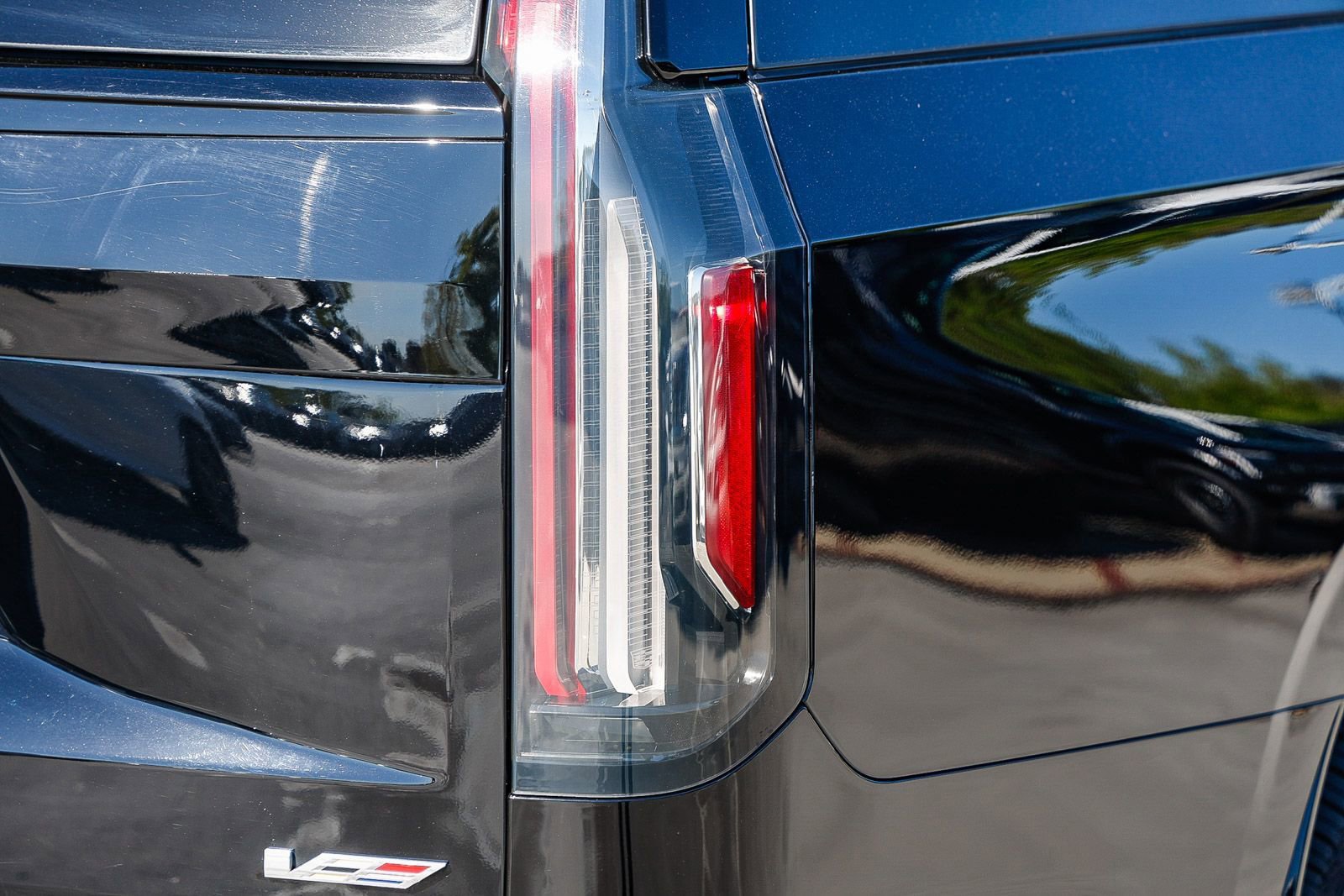 Used 2023 Cadillac Escalade ESV V image 8
