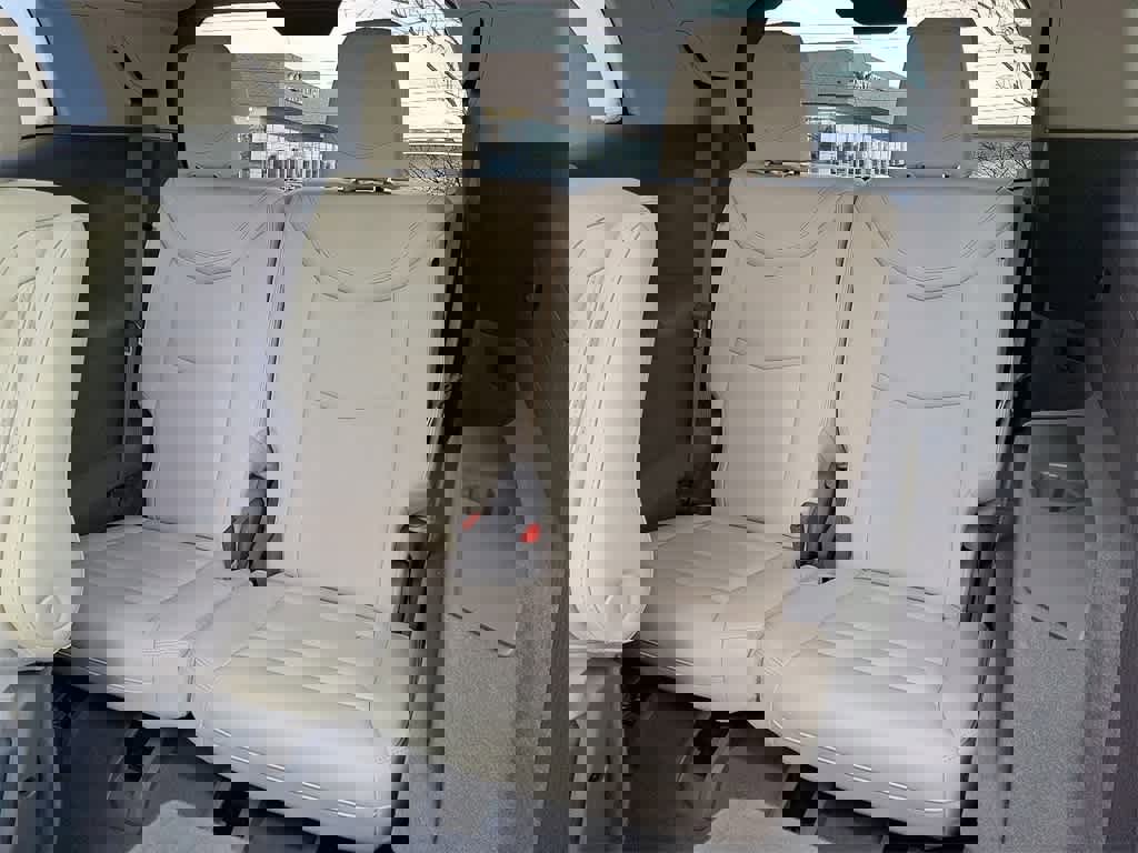 Used 2024 Cadillac XT6 Premium Luxury w/ Technology Package image 10