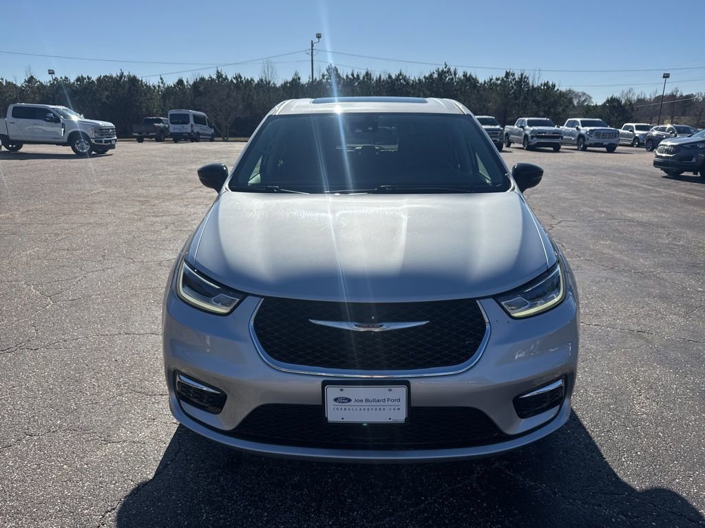 Used 2024 Chrysler Pacifica Limited image 17