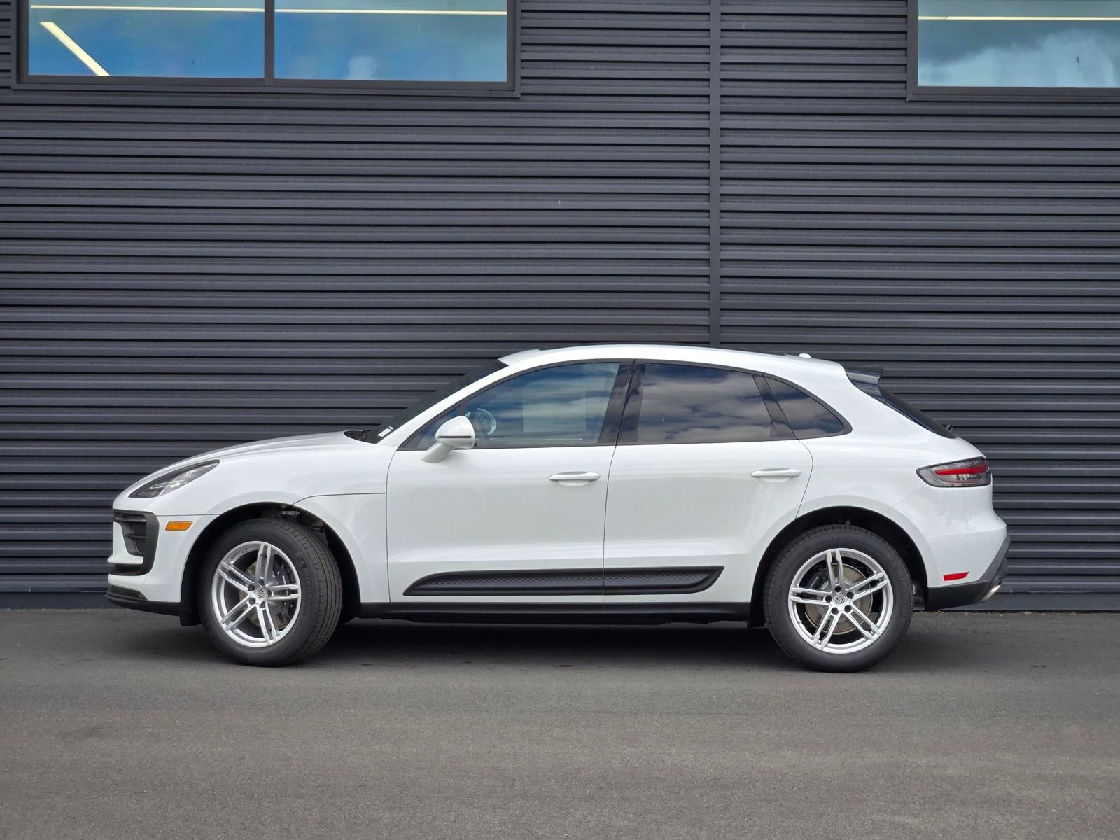 New 2026 Porsche Macan AWD/4WD image 2