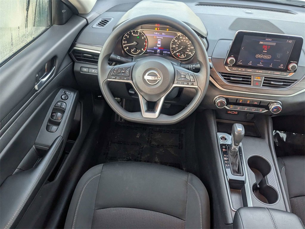 Used 2025 Nissan Altima 2.5 SV image 16