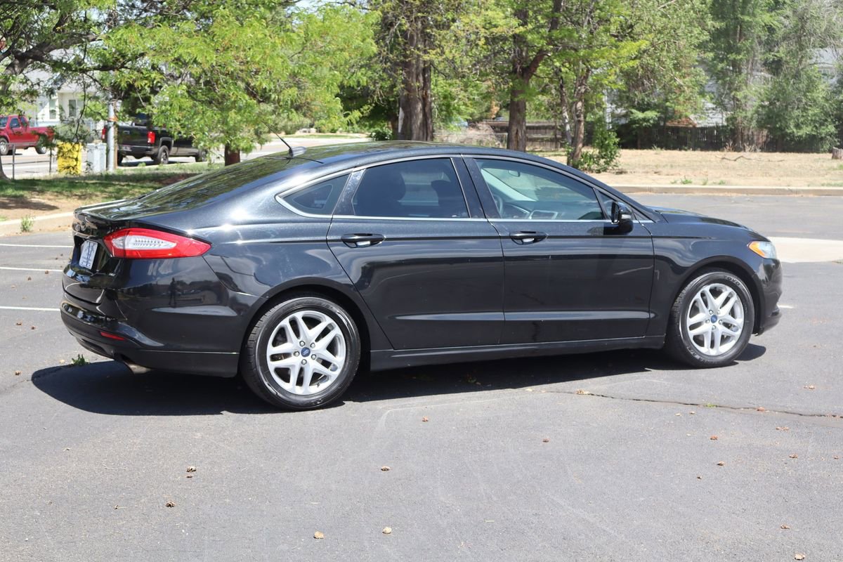 Used 2014 Ford Fusion SE FWD image 4
