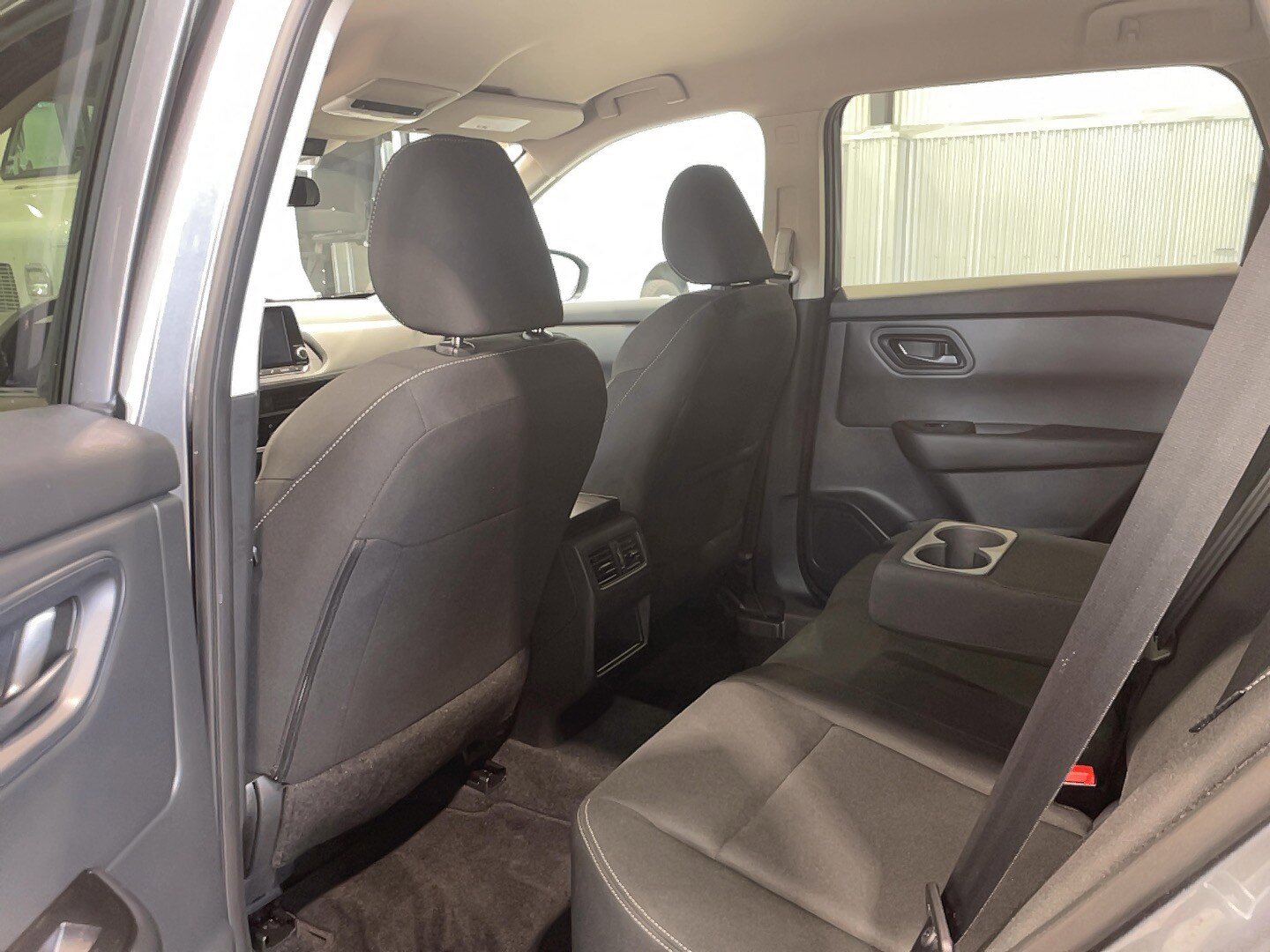 Used 2025 Nissan Rogue S image 19