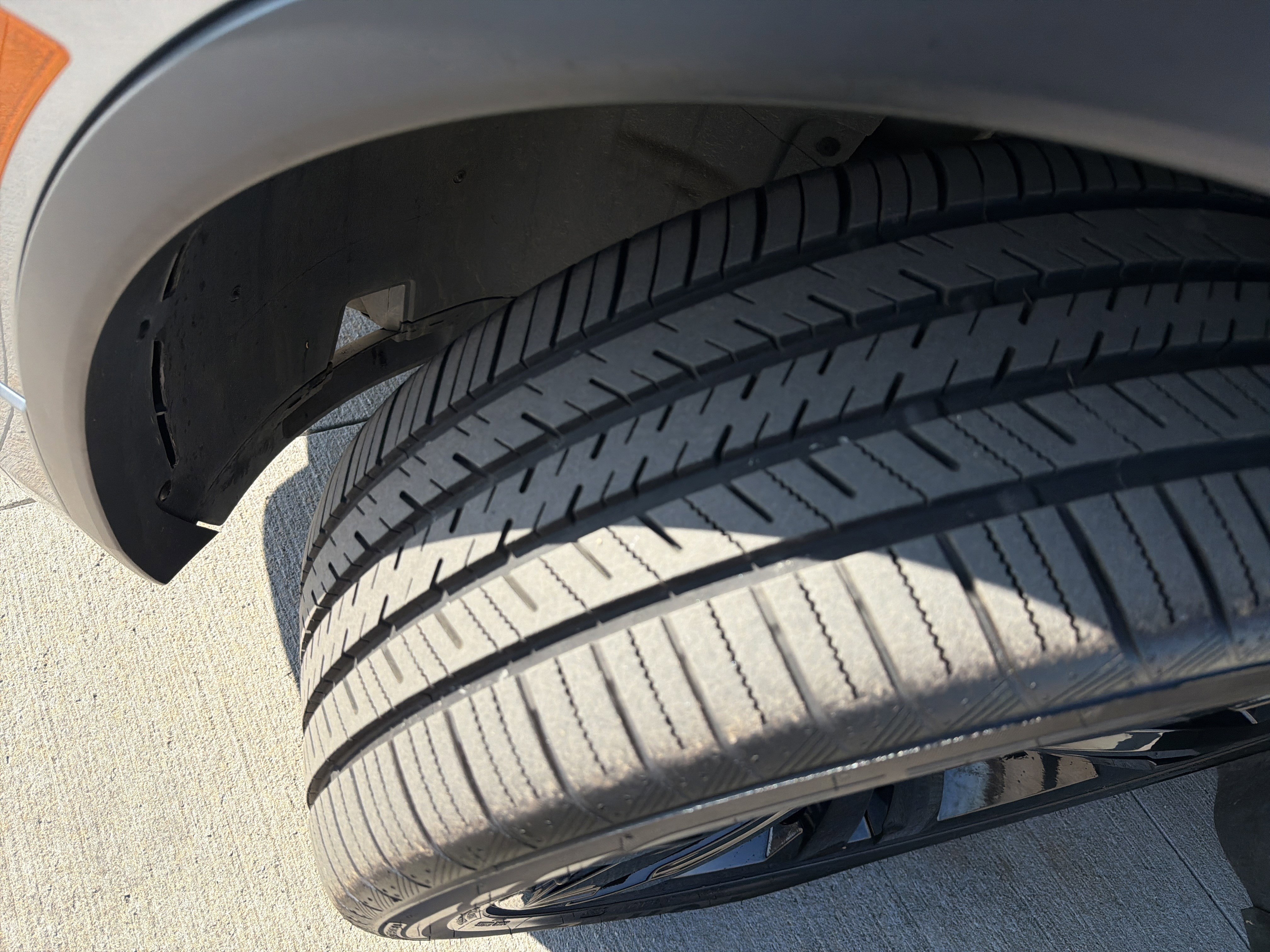 Used 2023 Volkswagen Tiguan SE R-Line image 12