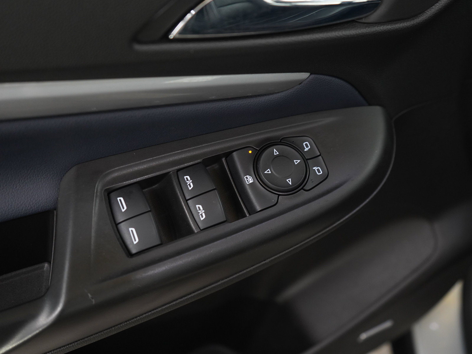 Used 2022 Chevrolet Bolt EUV Premier w/ Sun & Sound Package FWD image 19