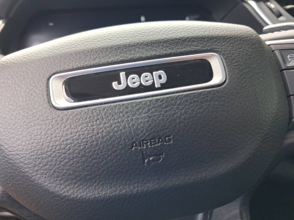 Certified 2023 Jeep Grand Cherokee Limited AWD/4WD image 23