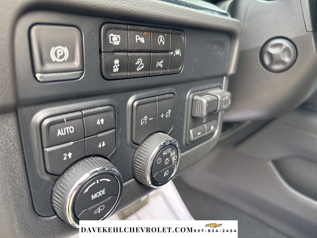 Used 2025 Chevrolet Tahoe High Country image 11
