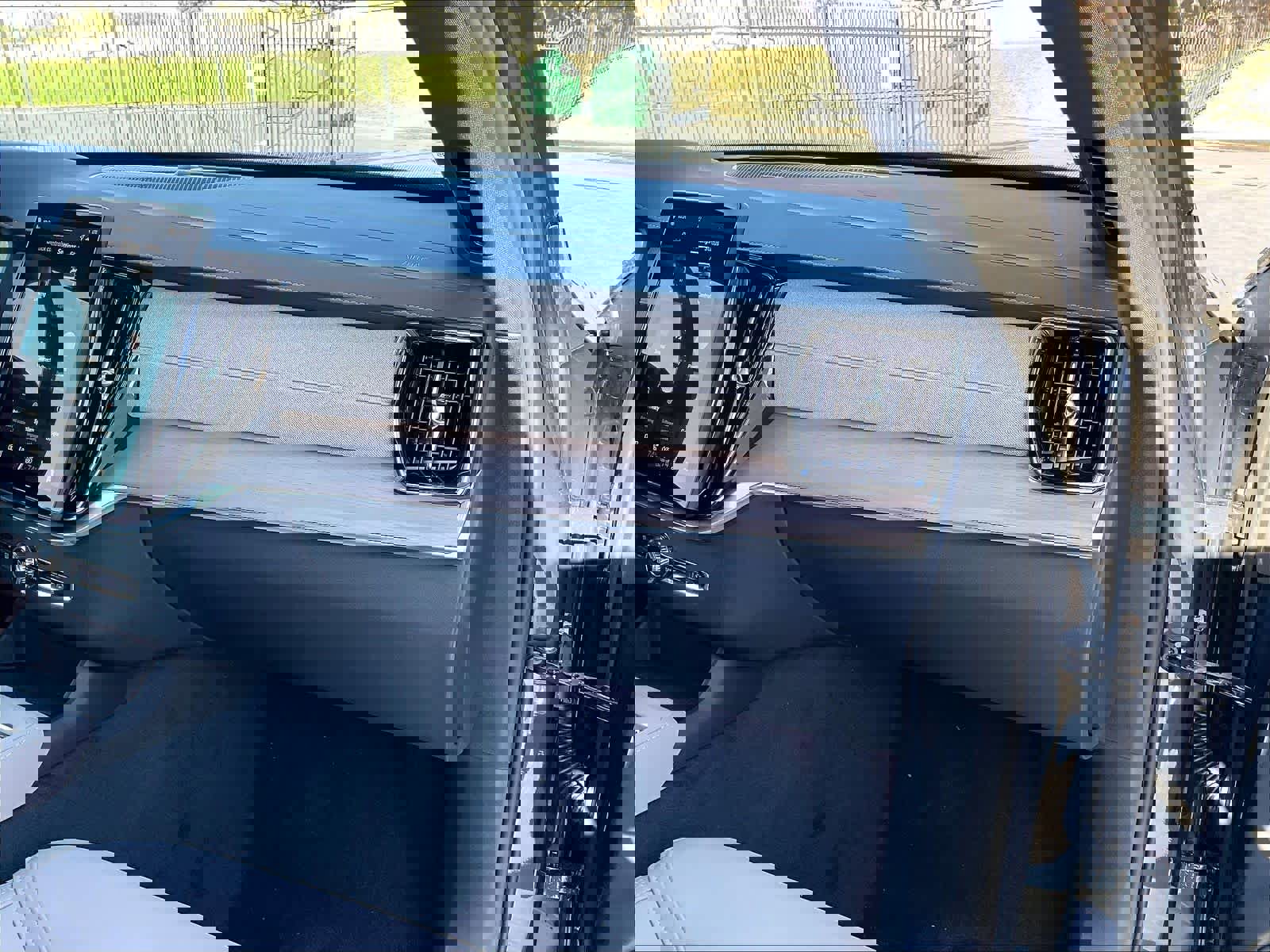 New 2026 Volvo XC90 T8 Plus w/ Protection Package Premier image 29