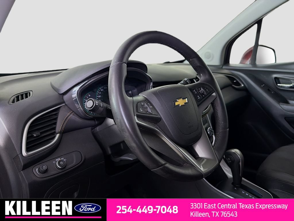 Used 2022 Chevrolet Trax LT w/ LT Convenience Package AWD/4WD image 11