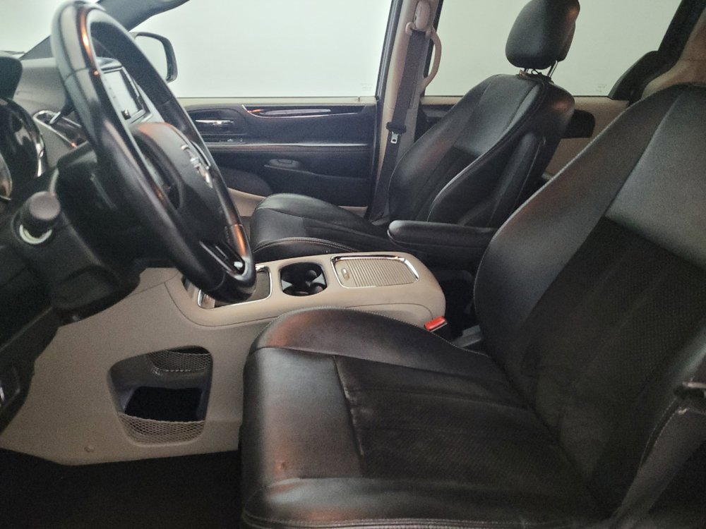 Used 2017 Dodge Grand Caravan SXT image 17