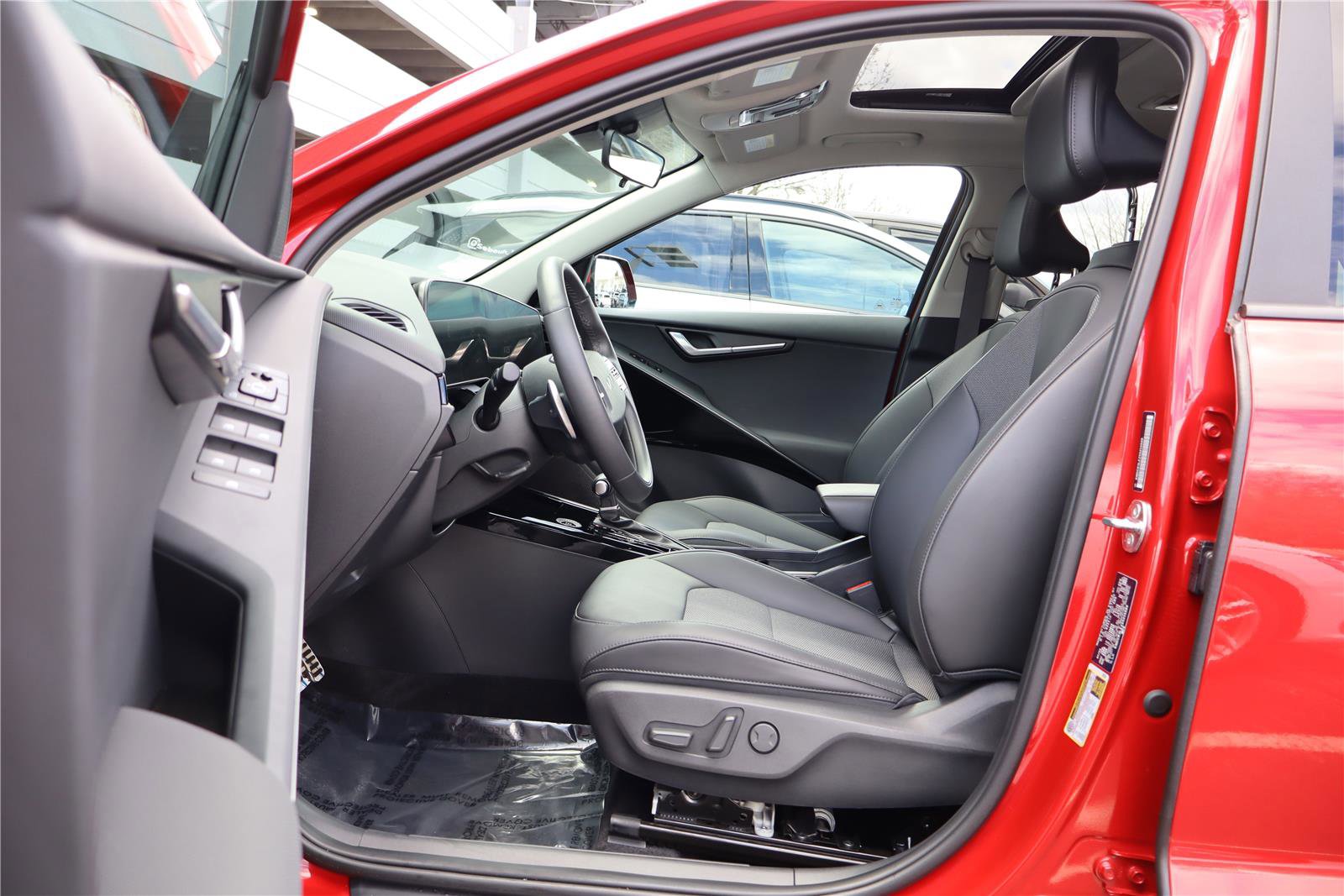 Certified 2025 Kia Niro EX Touring image 12