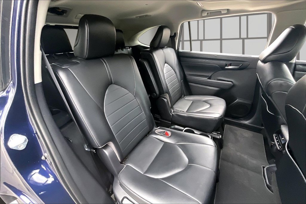 Used 2021 Toyota Highlander XLE FWD image 25