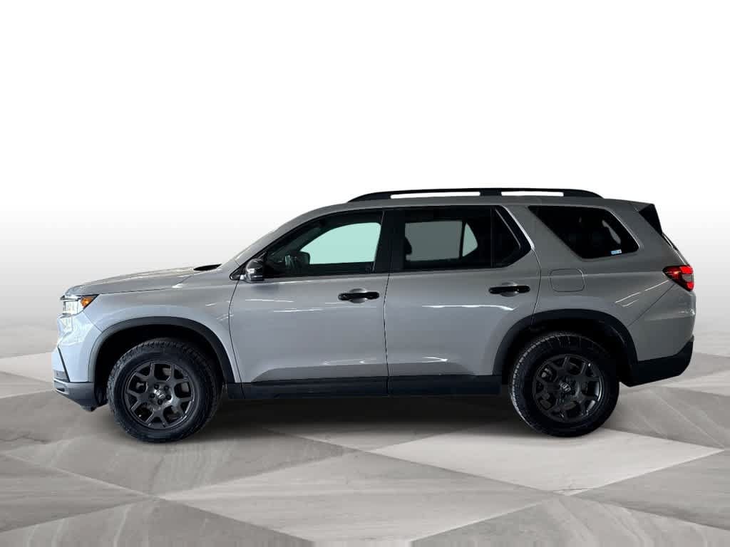 Used 2025 Honda Pilot TrailSport image 5
