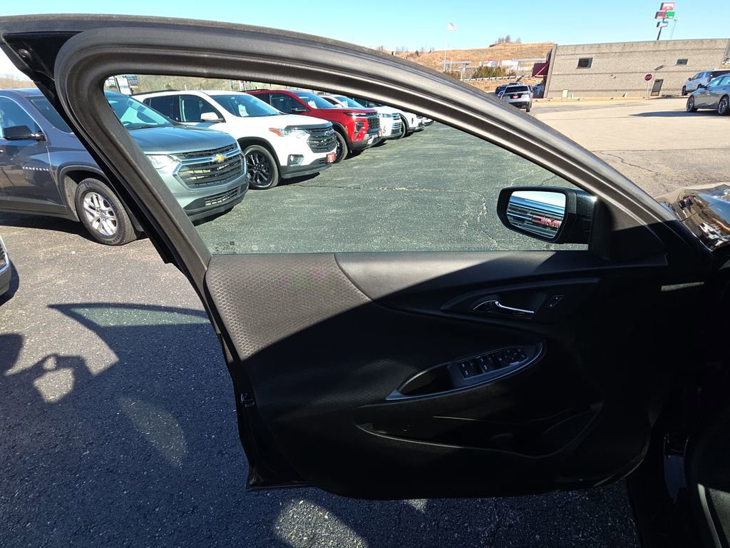 Used 2024 Chevrolet Malibu LT image 12