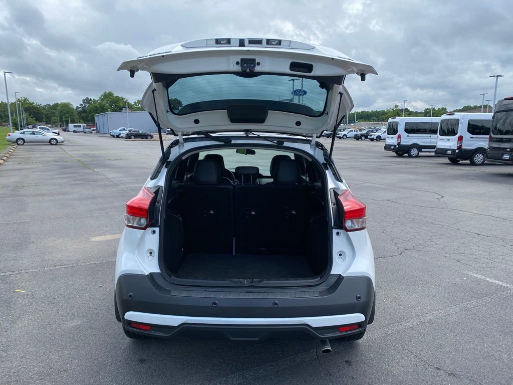 Used 2020 Nissan Kicks SR w/ SR Premium Package FWD image 9