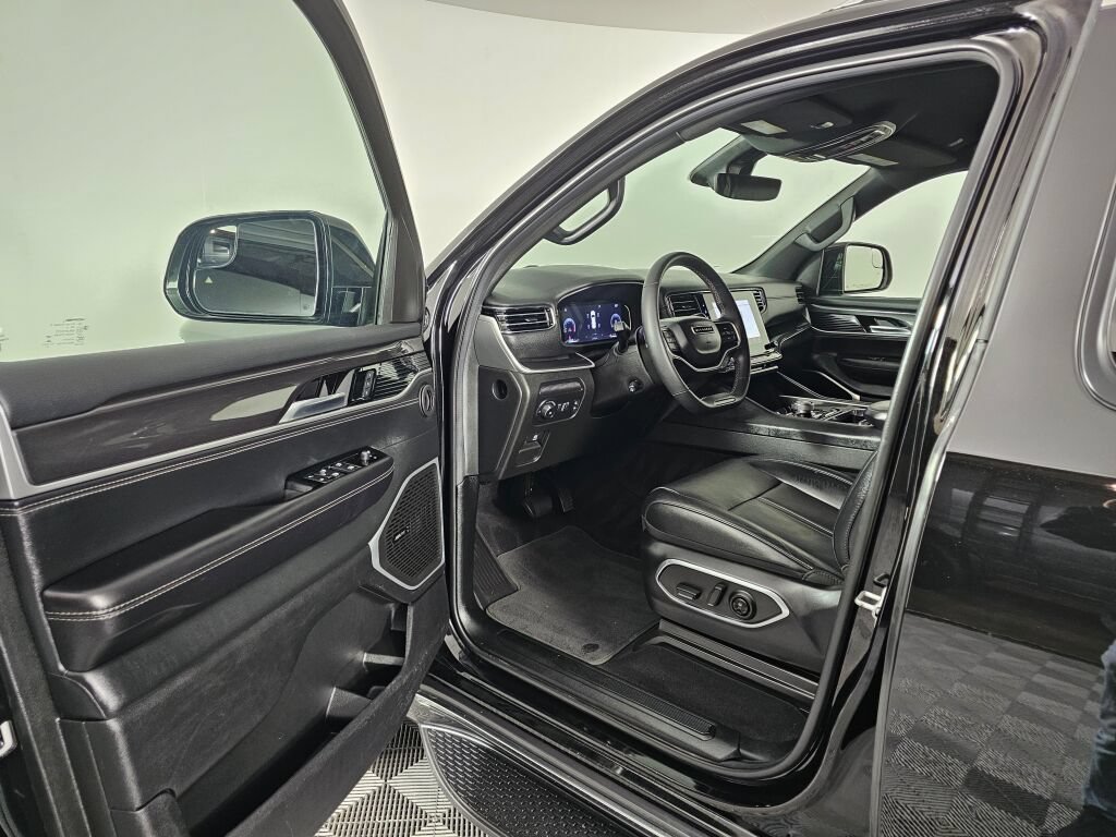 Used 2022 Jeep Wagoneer Series I AWD/4WD image 17