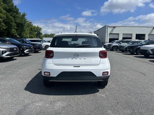New 2026 Hyundai Venue SEL FWD image 3