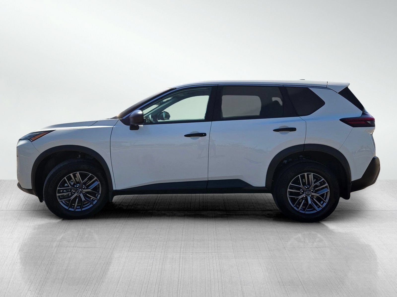 Used 2023 Nissan Rogue S AWD/4WD image 10