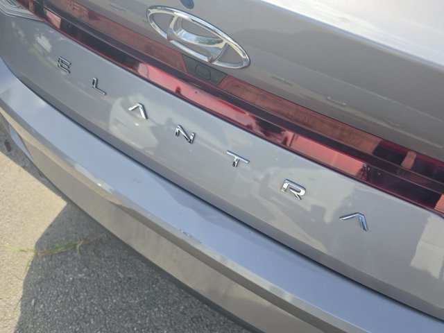 Used 2022 Hyundai Elantra SEL FWD image 7