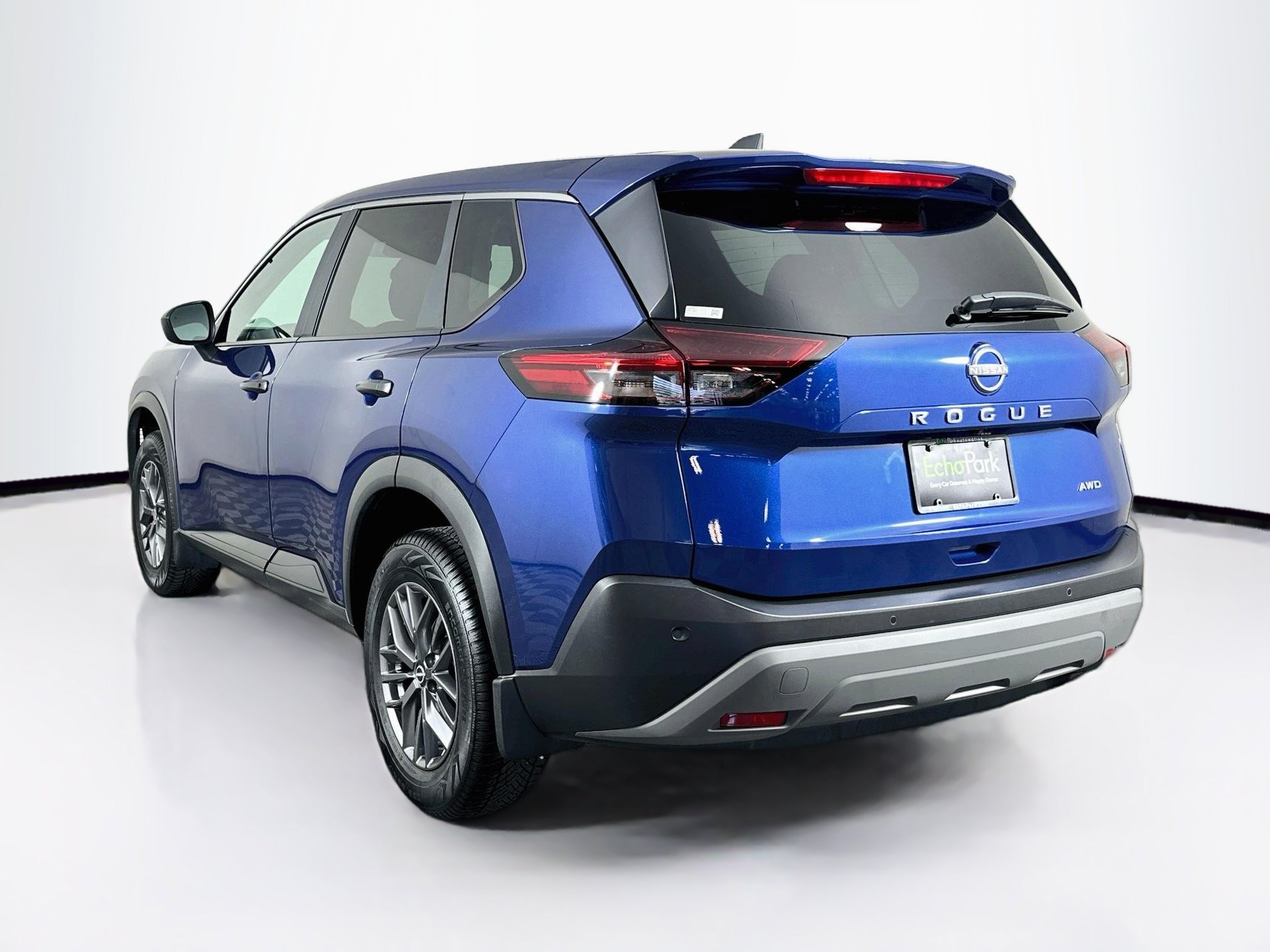 Used 2023 Nissan Rogue S AWD/4WD image 5