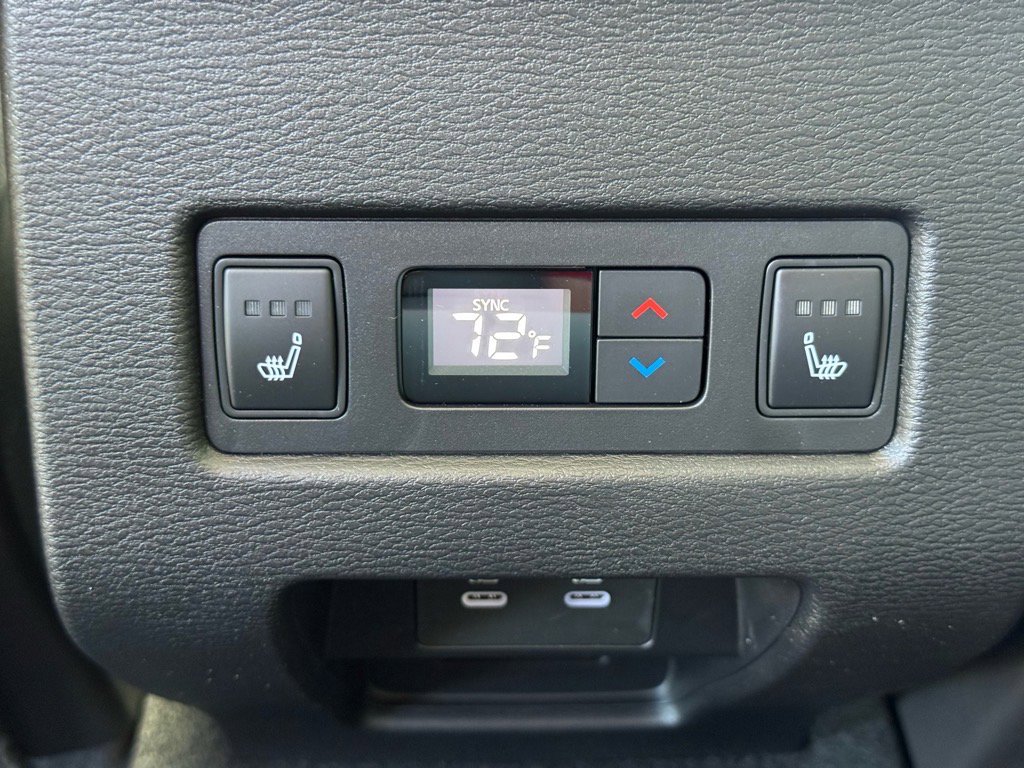 Used 2025 Mitsubishi Outlander AWD image 21