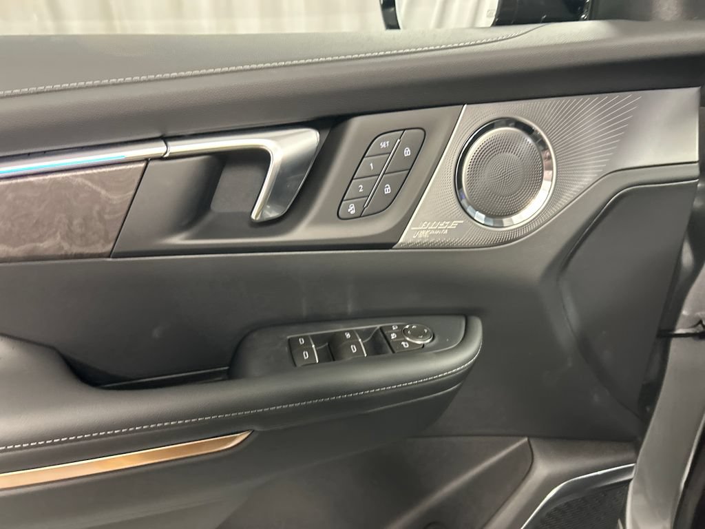New 2026 Buick Enclave Avenir w/ Super Cruise Package AWD/4WD image 12