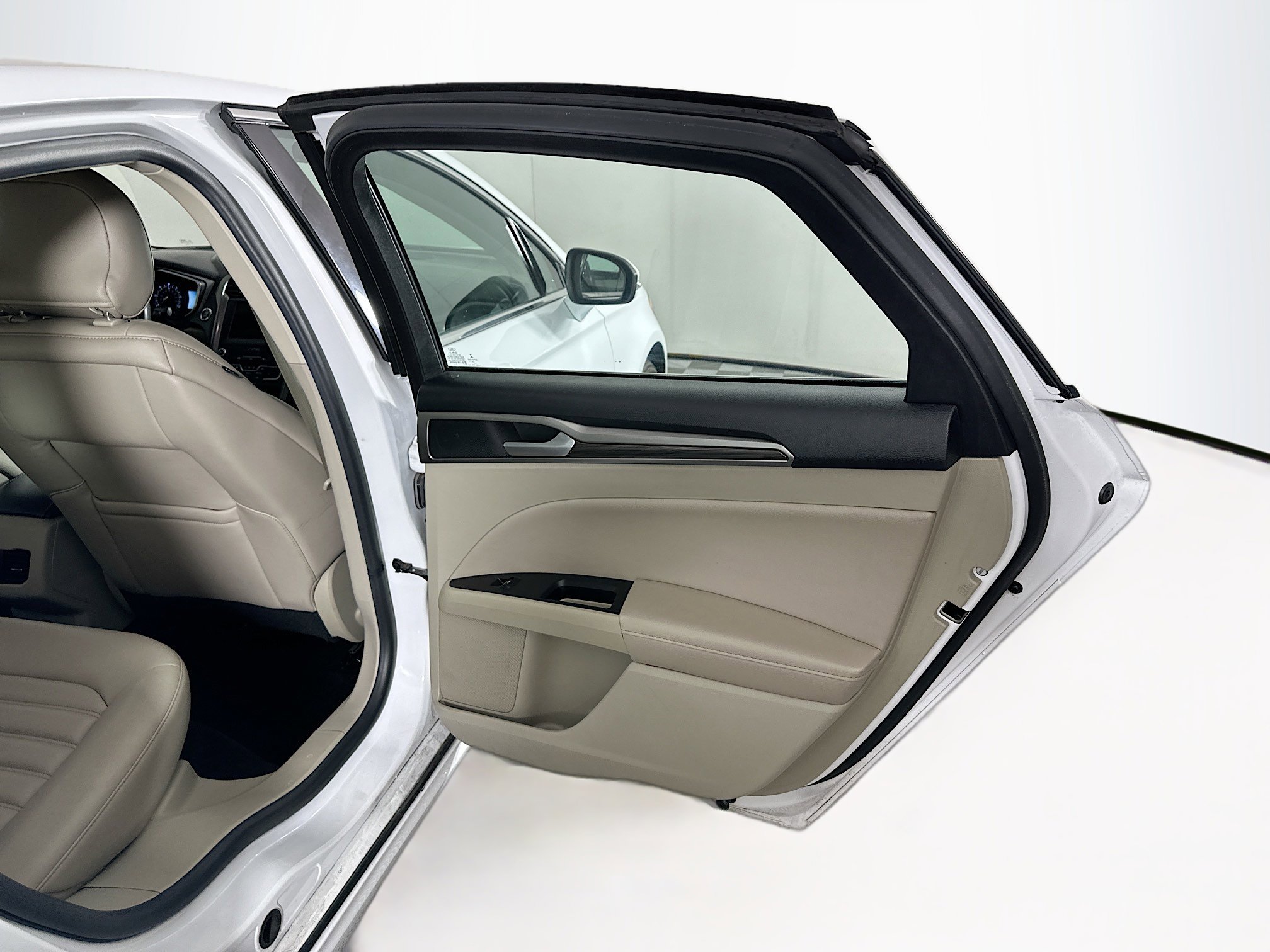 Used 2019 Ford Fusion SEL image 29