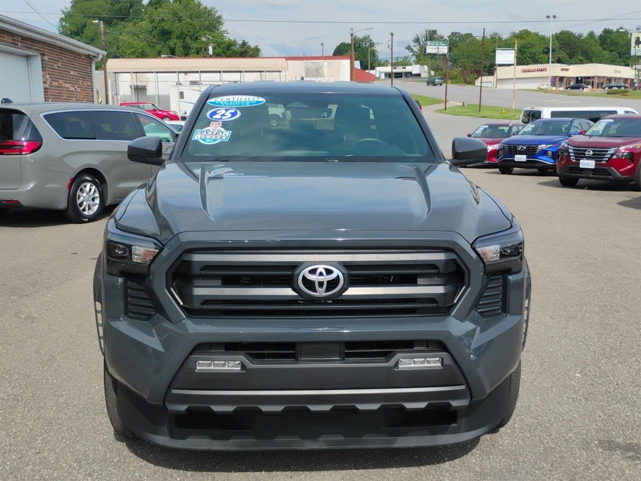 Used 2025 Toyota Tacoma SR5 AWD/4WD image 2