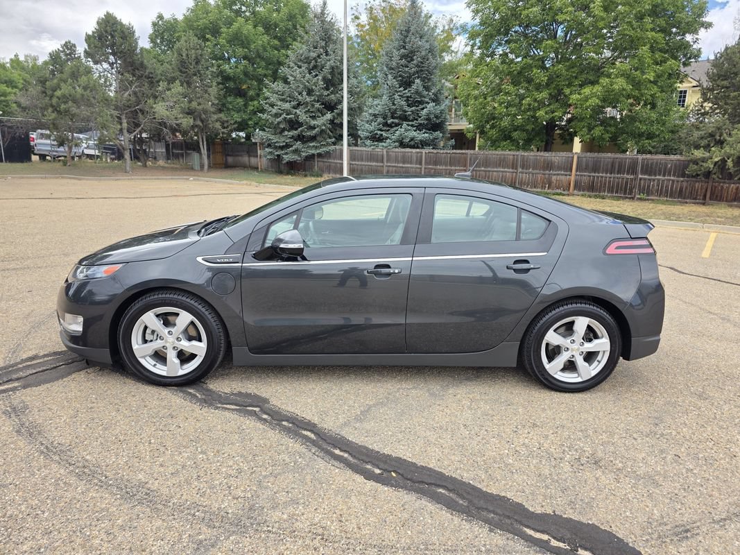Used 2014 Chevrolet Volt w/ Enhanced Safety Package 1 FWD image 2
