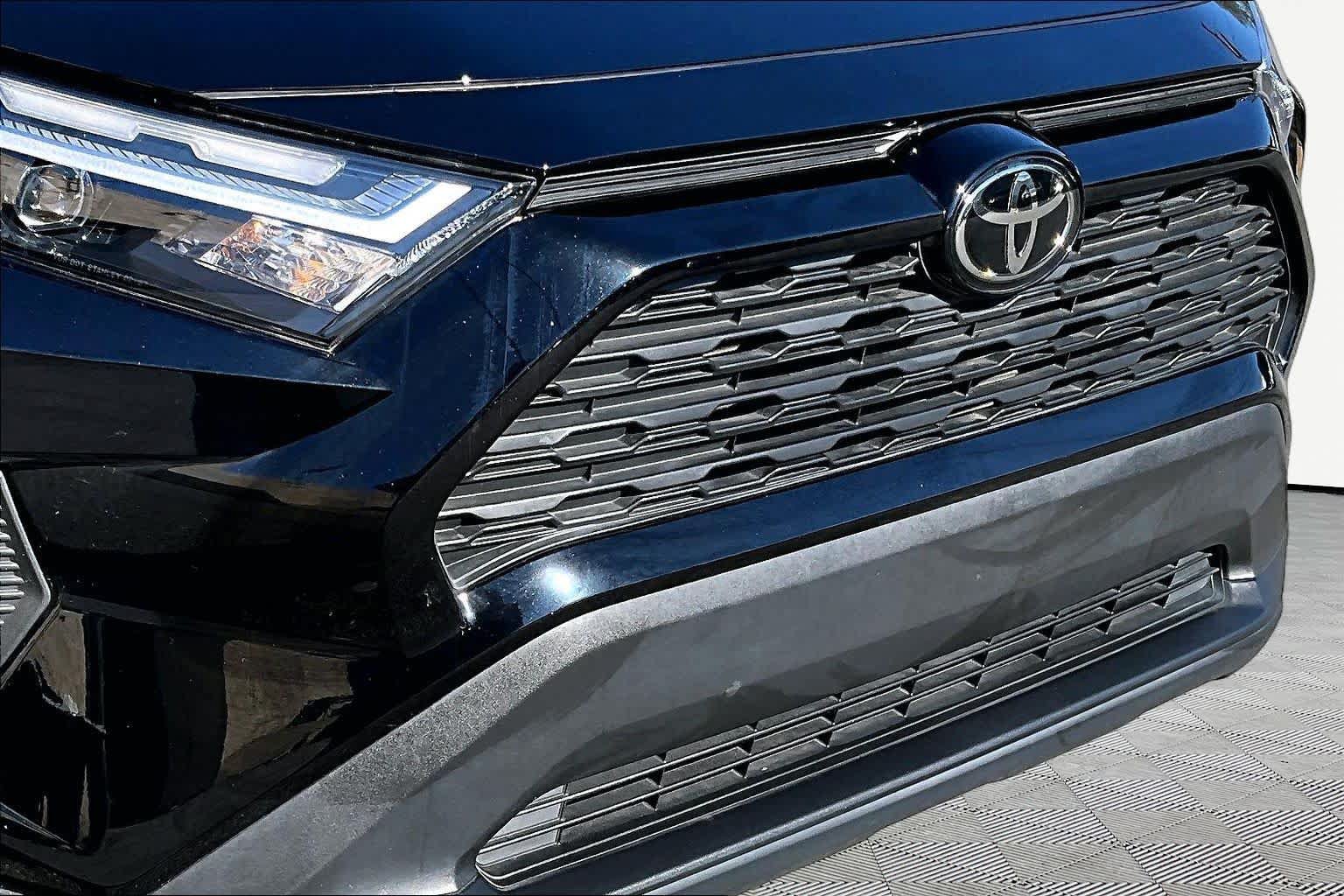 Used 2024 Toyota RAV4 XLE FWD image 30