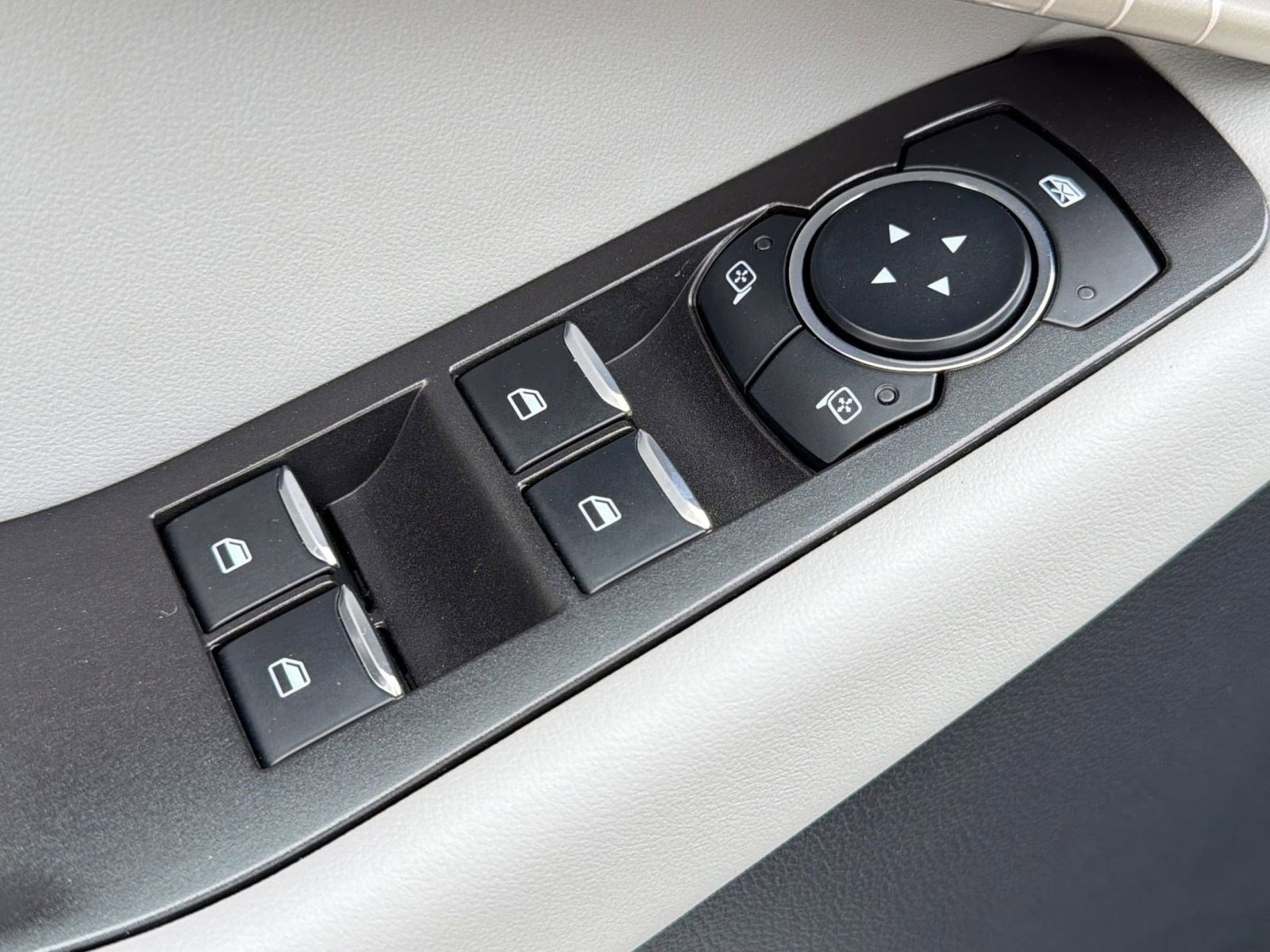 Used 2025 Ford Explorer Active w/ Active Comfort Package image 20