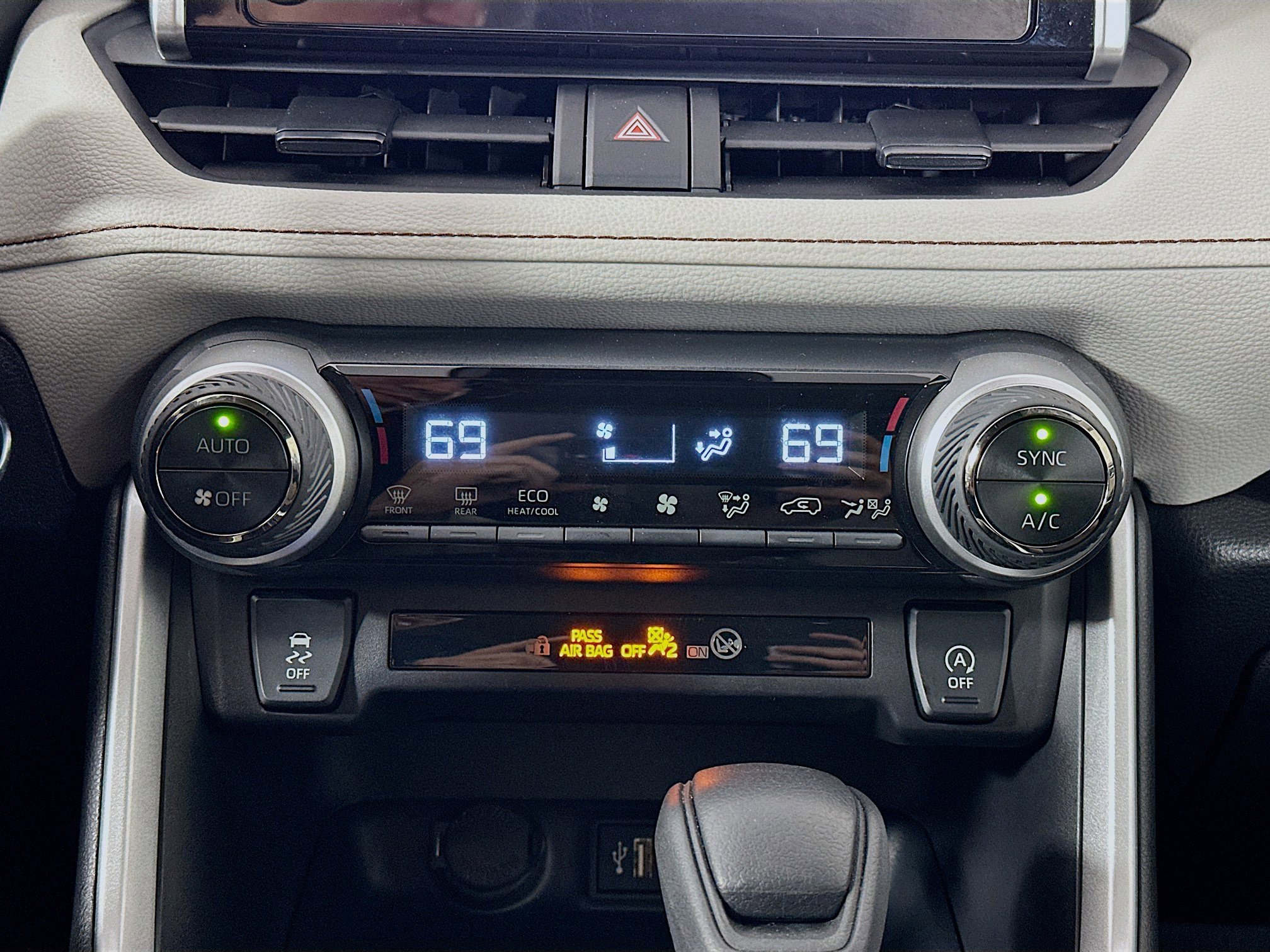 Used 2025 Toyota RAV4 XLE image 23