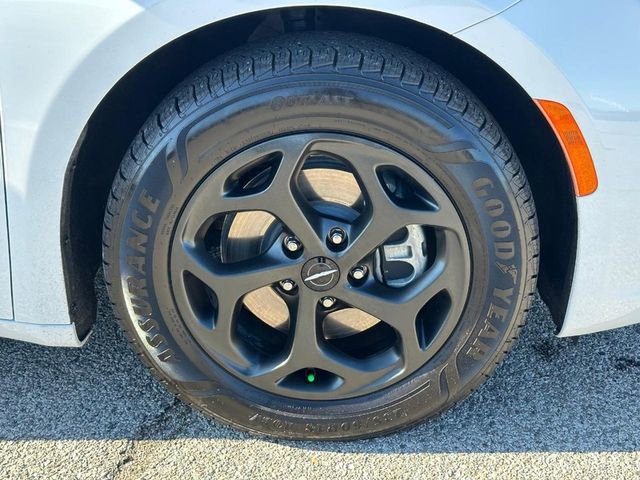 Used 2022 Chrysler Pacifica Touring-L w/ S Appearance Package FWD image 7