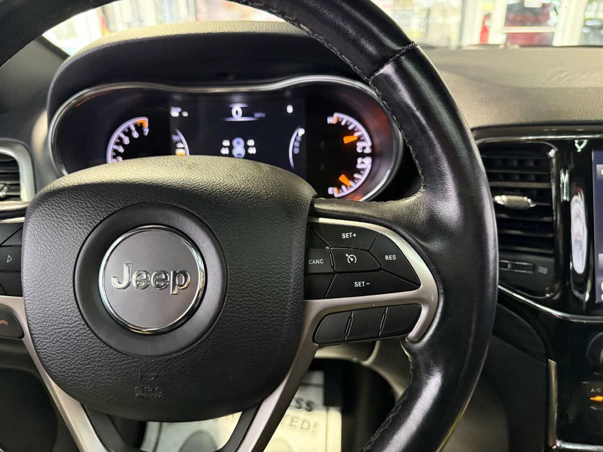 Used 2021 Jeep Grand Cherokee Laredo X AWD/4WD image 10