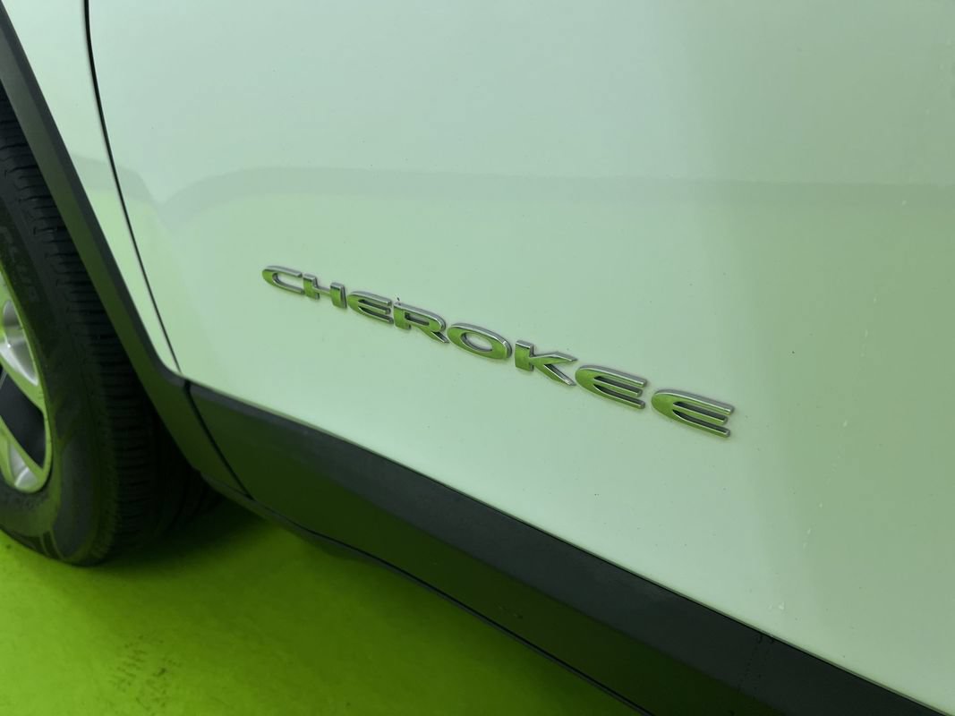 Used 2014 Jeep Cherokee Latitude w/ Comfort/Convenience Group AWD/4WD image 14