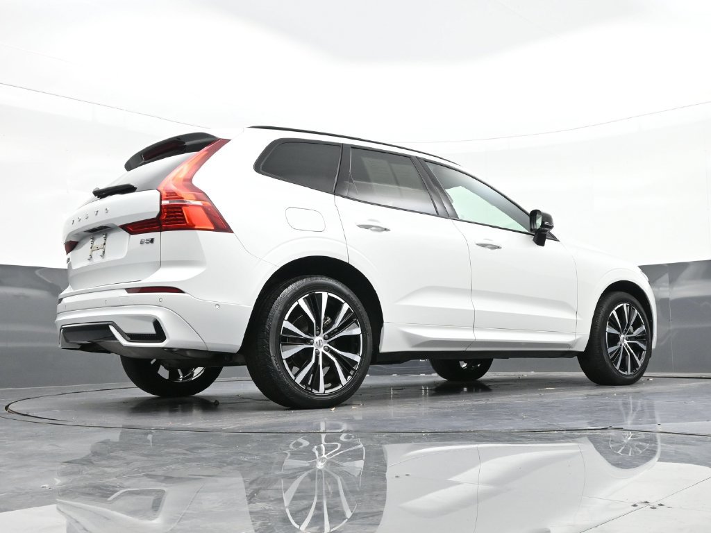 Certified 2024 Volvo XC60 B5 Plus AWD/4WD image 31