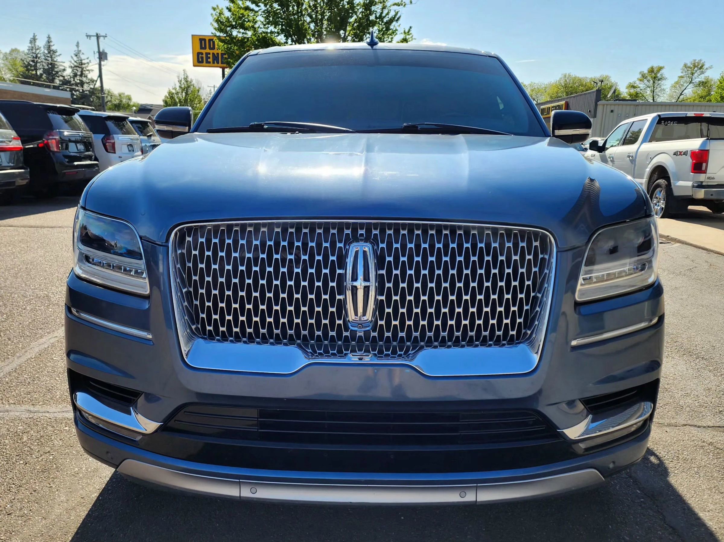 Used 2018 Lincoln Navigator Select w/ Cargo Package AWD/4WD image 3