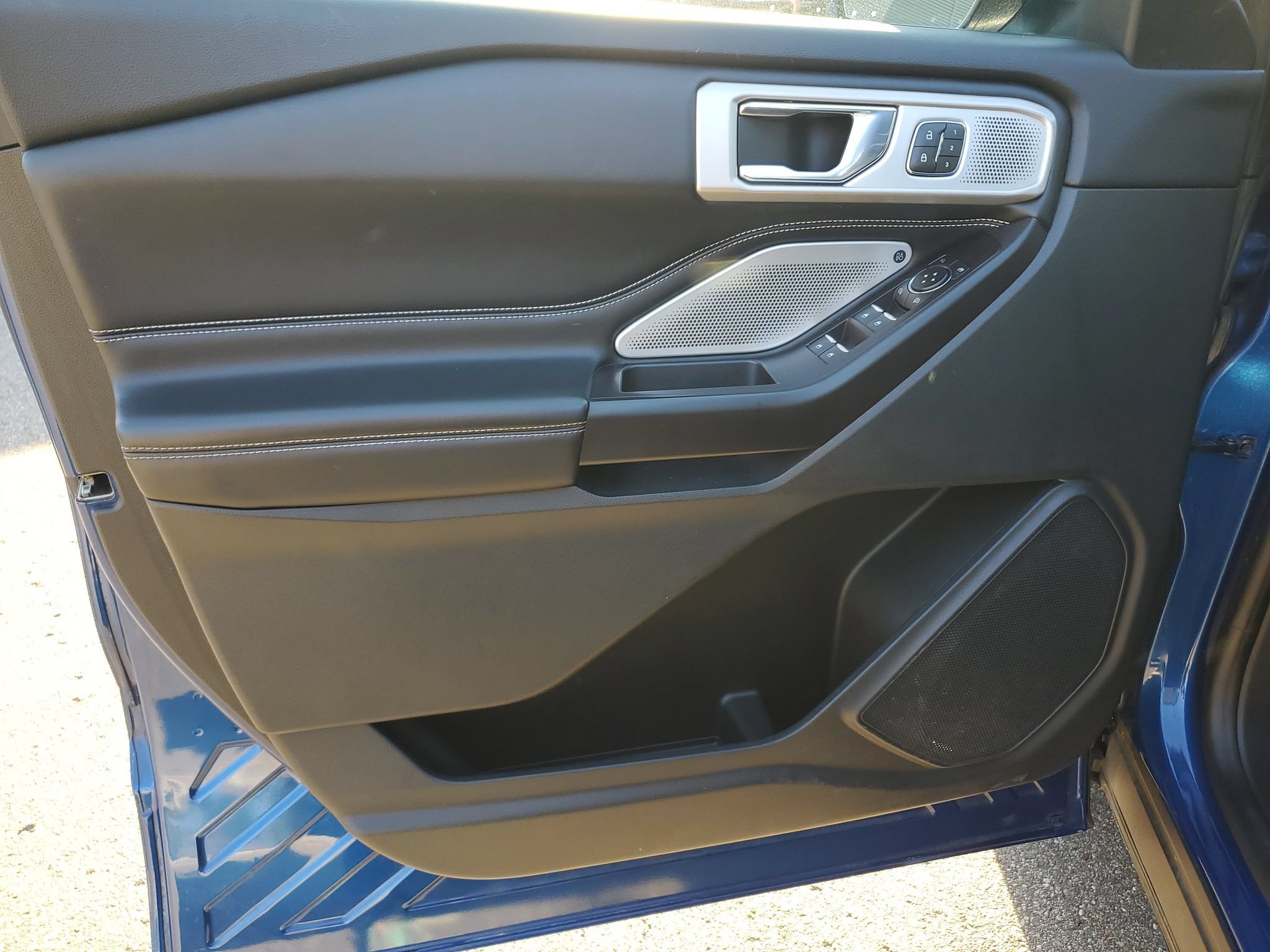 Used 2020 Ford Explorer ST w/ ST High-Performance Pack AWD/4WD image 13