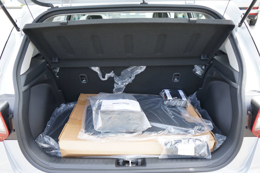Used 2025 Hyundai Venue SEL FWD image 21