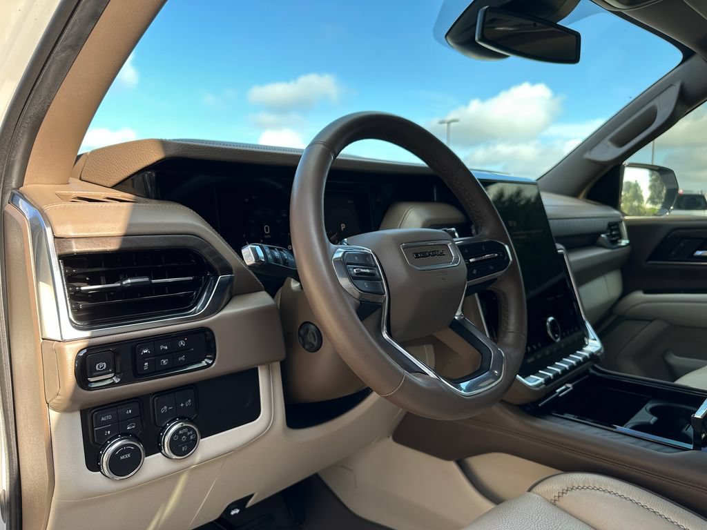 Used 2025 GMC Yukon XL Denali w/ Sun & Power Step Package AWD/4WD image 17