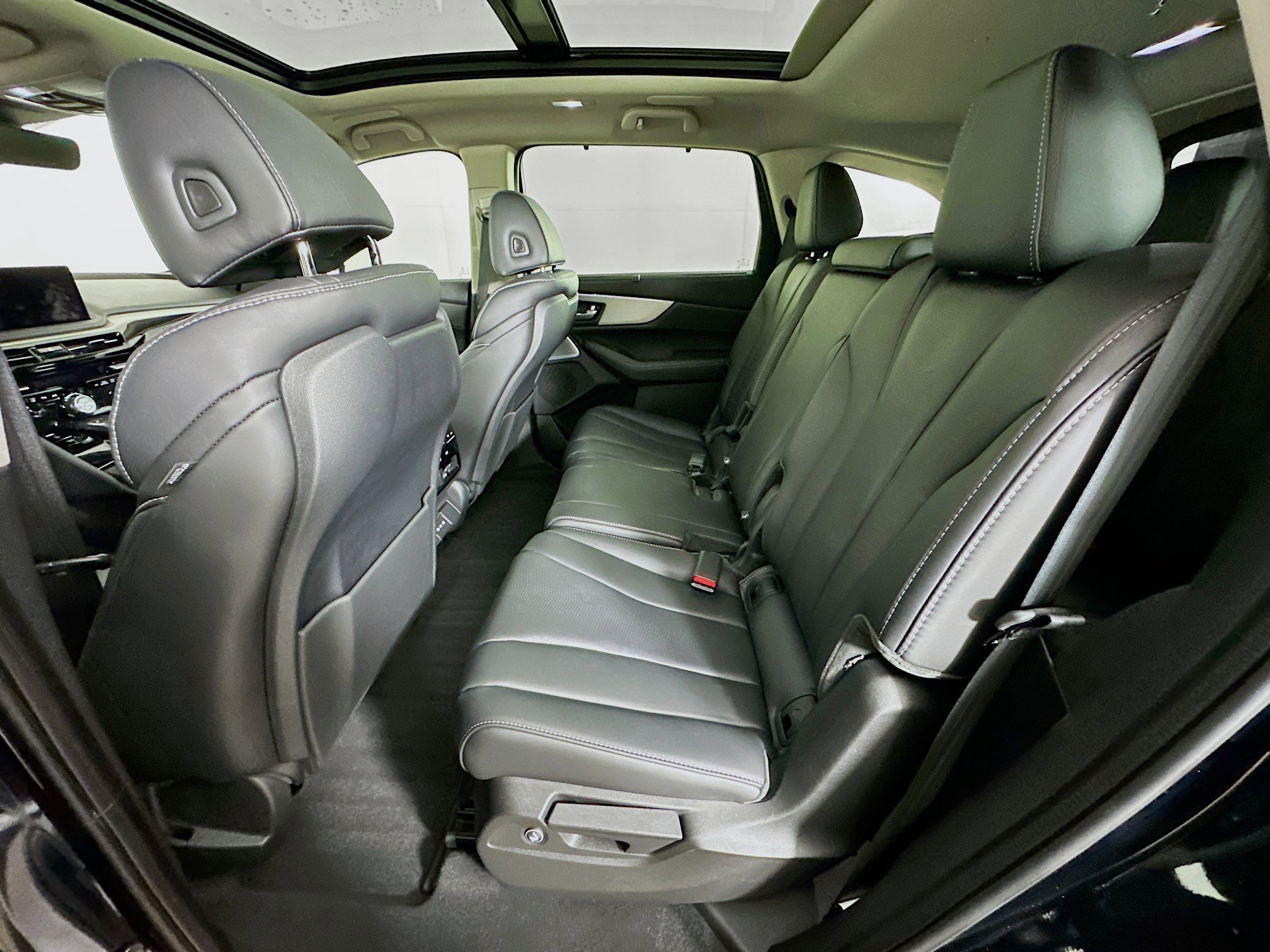 Used 2025 Acura MDX SH-AWD w/ Technology Package image 29