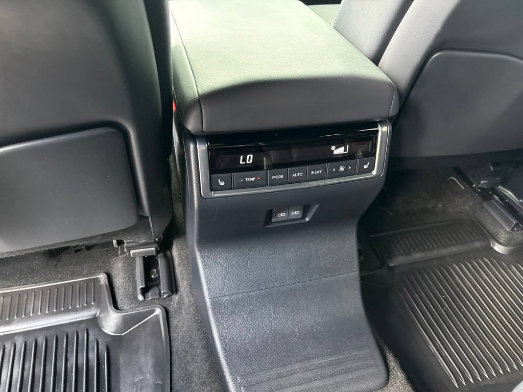 Used 2025 Lexus GX 550 w/ Accessory Package (Z1) AWD/4WD image 18