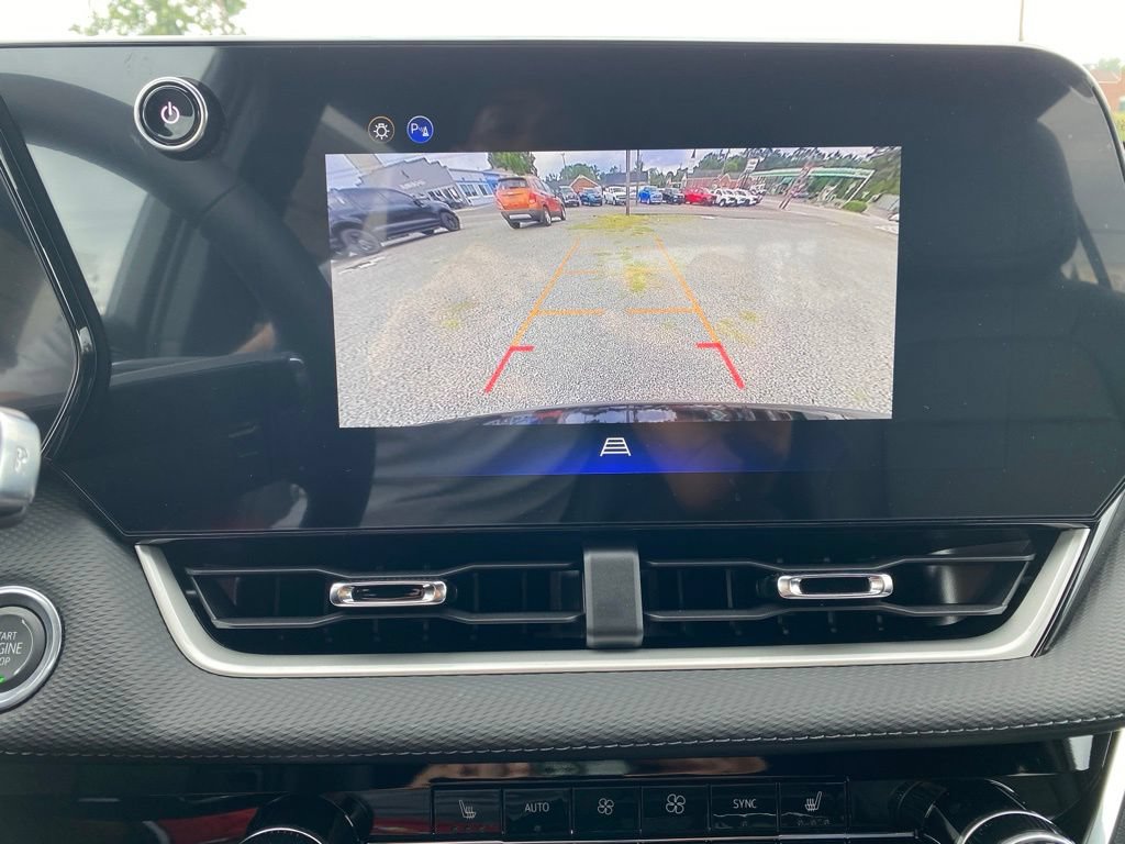 New 2026 Chevrolet Equinox LT w/ Convenience Package II FWD image 14