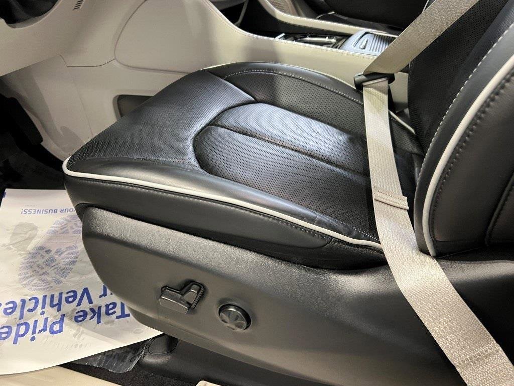 Used 2024 Chrysler Pacifica Limited image 22