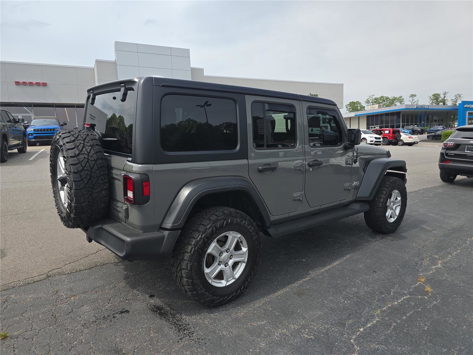 Used 2021 Jeep Wrangler Unlimited Sport AWD/4WD image 3