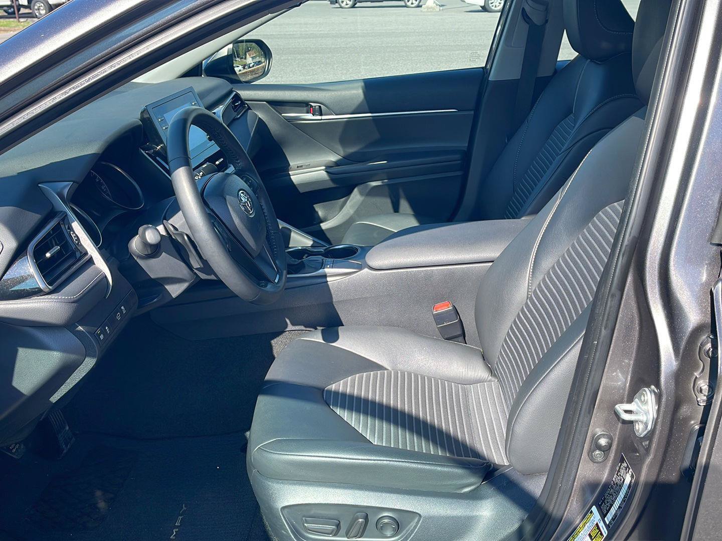 Used 2023 Toyota Camry SE FWD image 9
