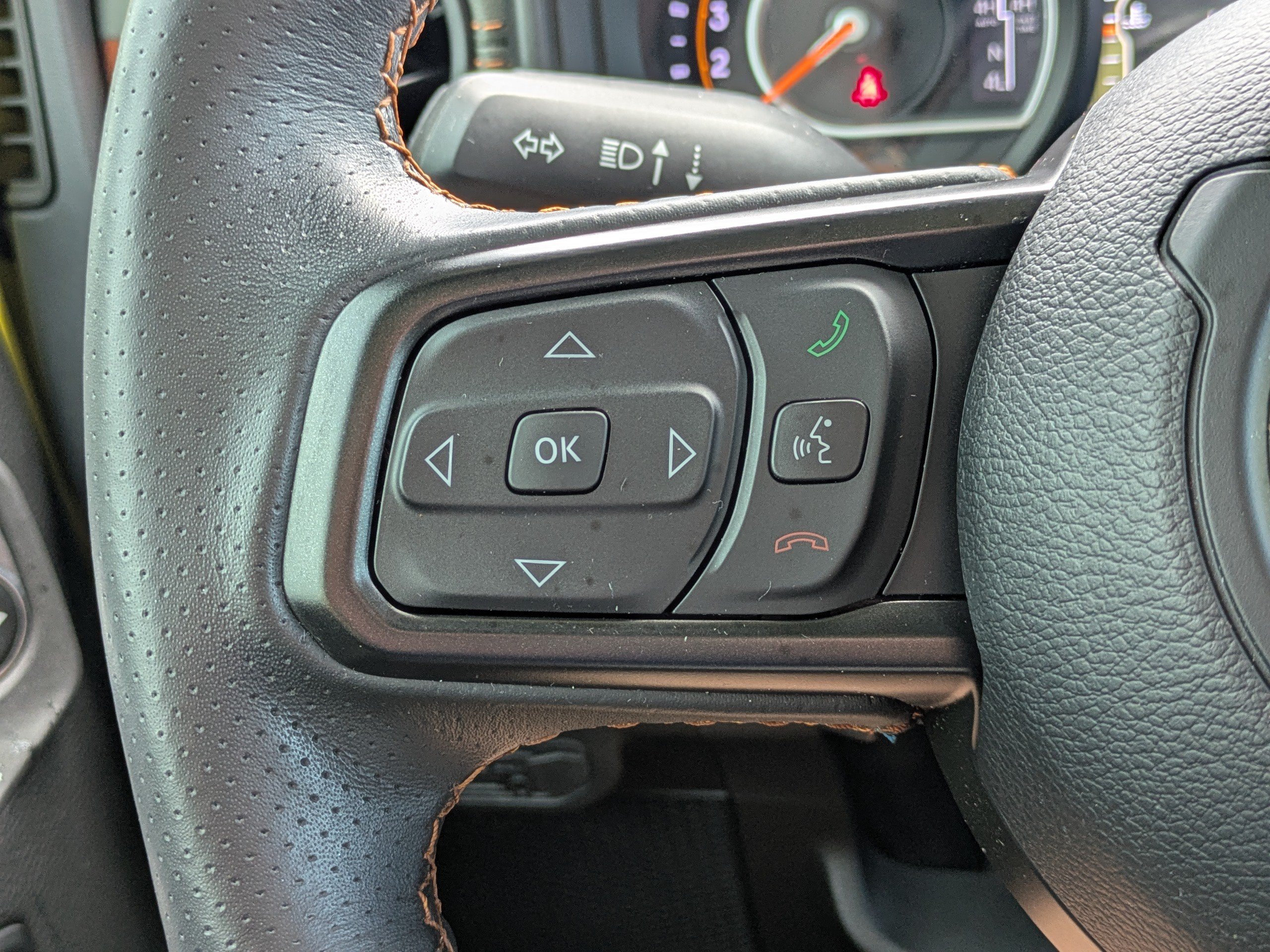 Used 2024 Jeep Gladiator Mojave AWD/4WD image 25