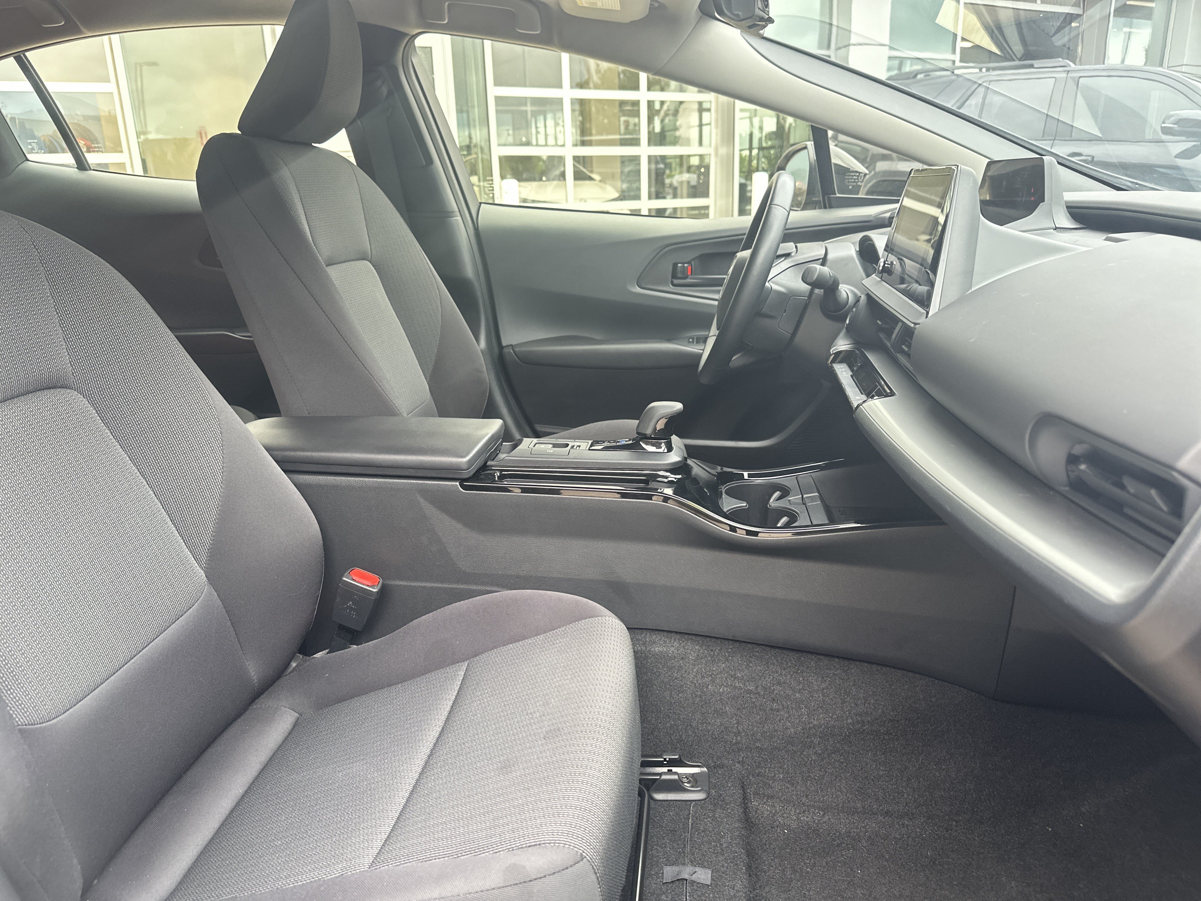 Used 2025 Toyota Prius LE FWD image 28