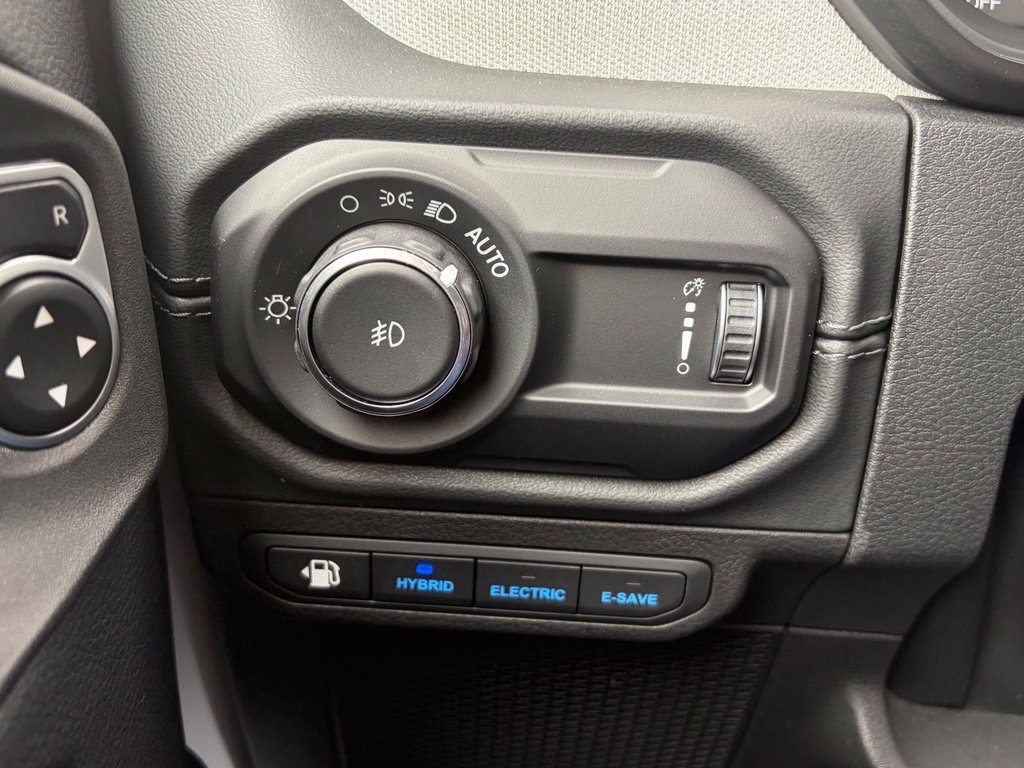 Used 2024 Jeep Wrangler Unlimited Sahara AWD/4WD image 46